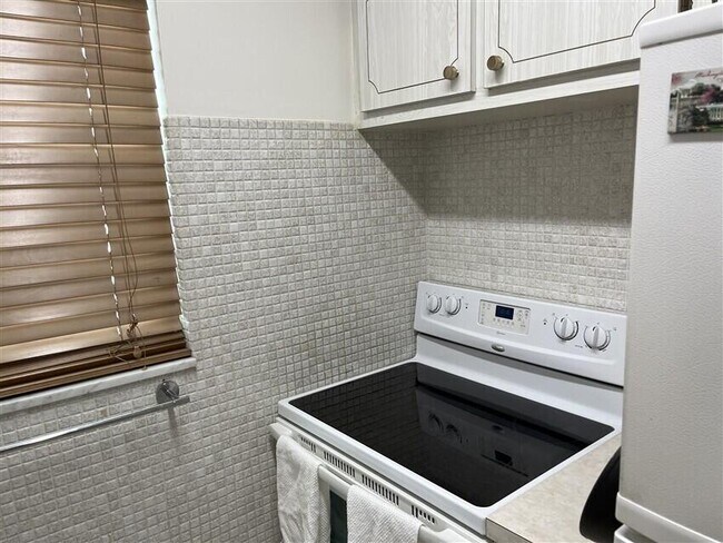 Building Photo - 18 Ocean Breeze