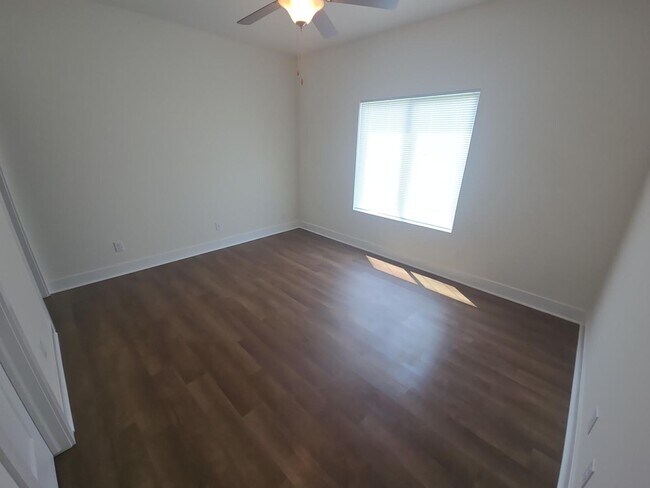 Building Photo - 2143/45 S Thatcher Cir