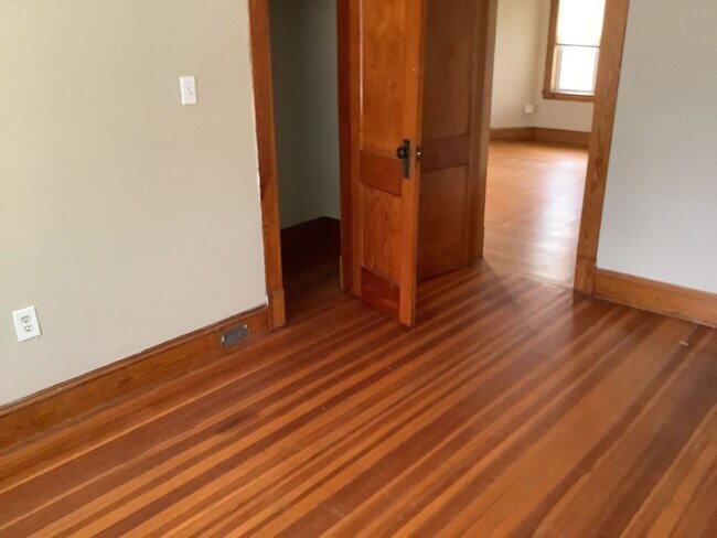 Building Photo - Beautifully maintained two-family house