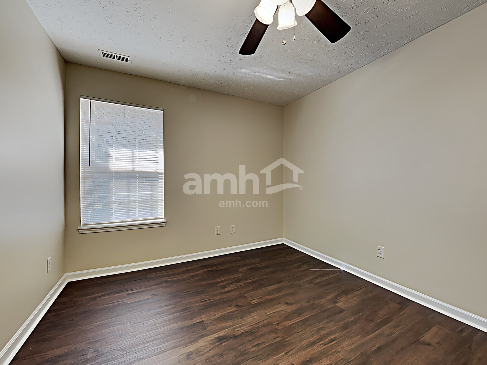 Building Photo - 4803 Oakton Way