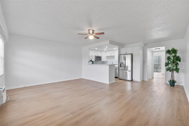 Building Photo - 457 Mansfield I