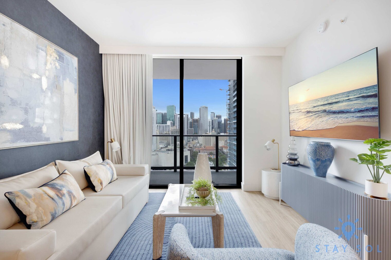 Building Photo - 601 NE 1st Ave