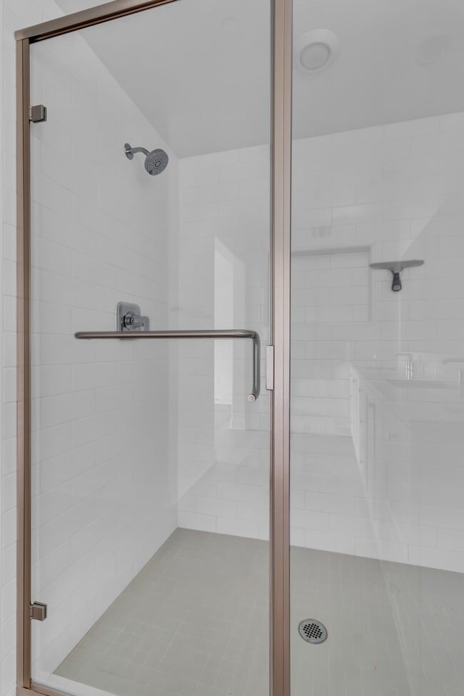 Building Photo - 1879 Union St