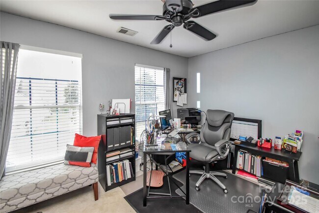 Building Photo - 2121 Kaybird Ln