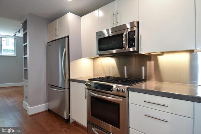 Building Photo - 2100 11th St NW