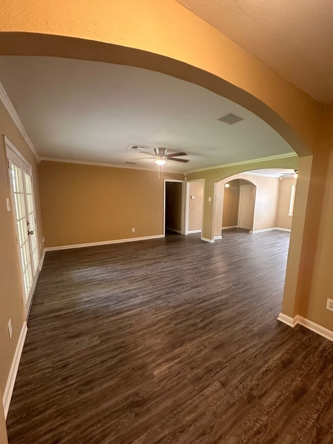 Building Photo - 5830 Effingham Dr