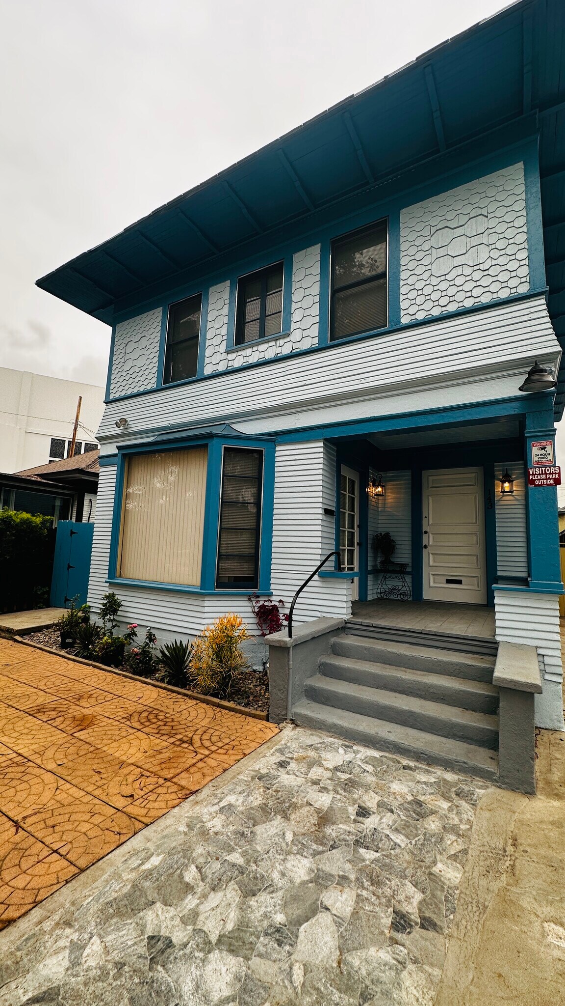 Building Photo - 143 E 10th St