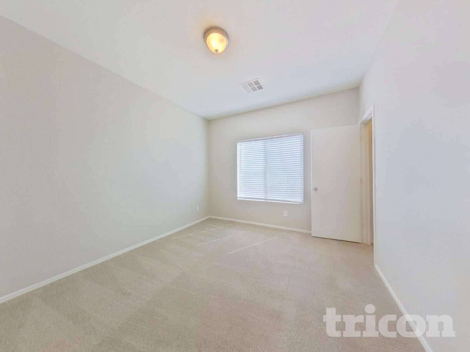 Building Photo - 442 E Cheyenne Rd