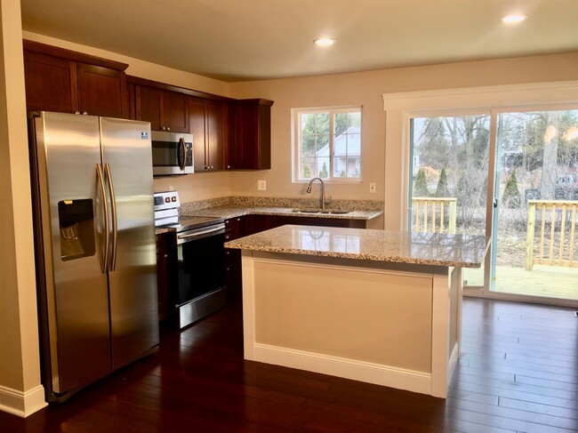 Building Photo - 1 Maple Village Ct