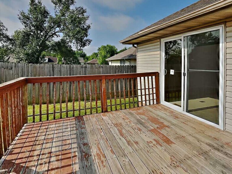 Building Photo - 720 N Elder Ave