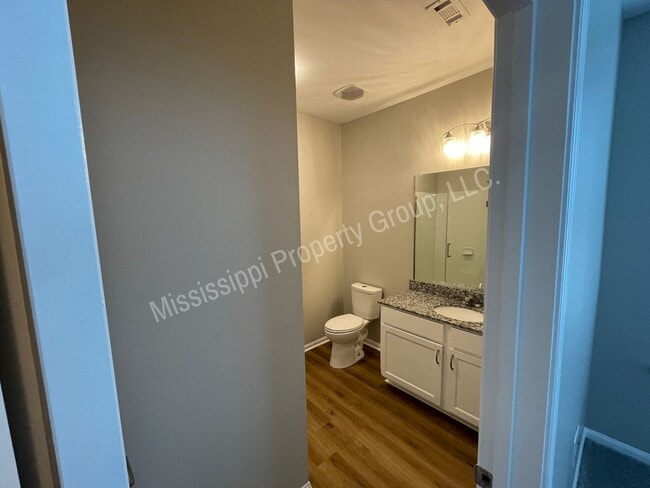 Building Photo - 3BD/3.5BA Available for Mid-August Move In