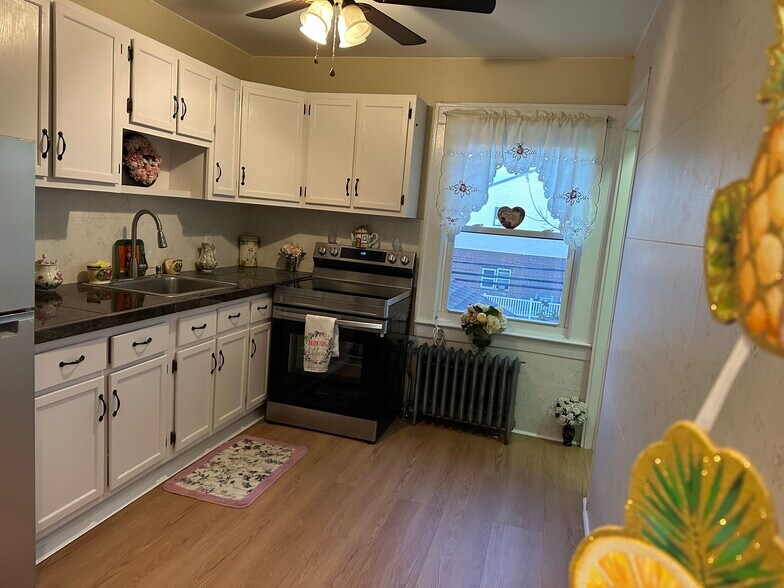 Building Photo - 269 N 1st Ave