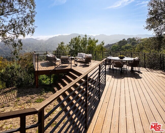 Building Photo - 21338 Colina Dr