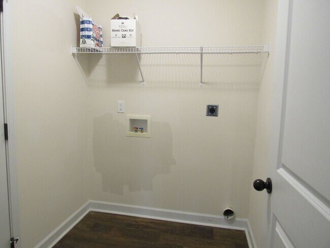 Building Photo - 136 Laredo Dr