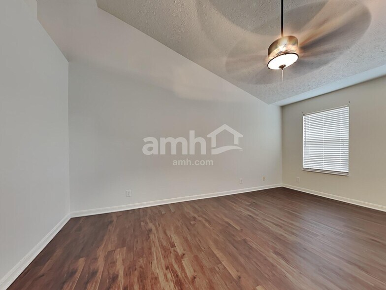 Building Photo - 743 Elm Tree Dr
