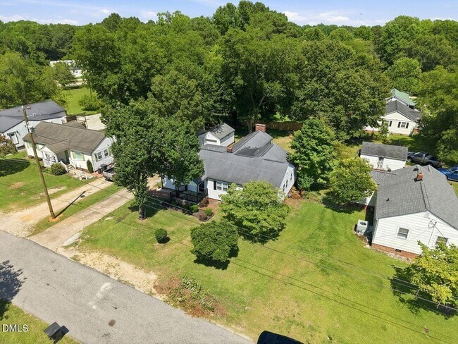 Building Photo - 301 N 9th St