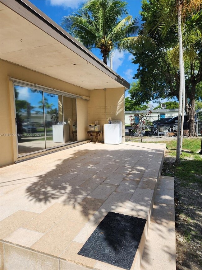 Building Photo - 13935 NE 16th Ct