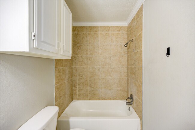 Building Photo - 940 Wycliffe Dr