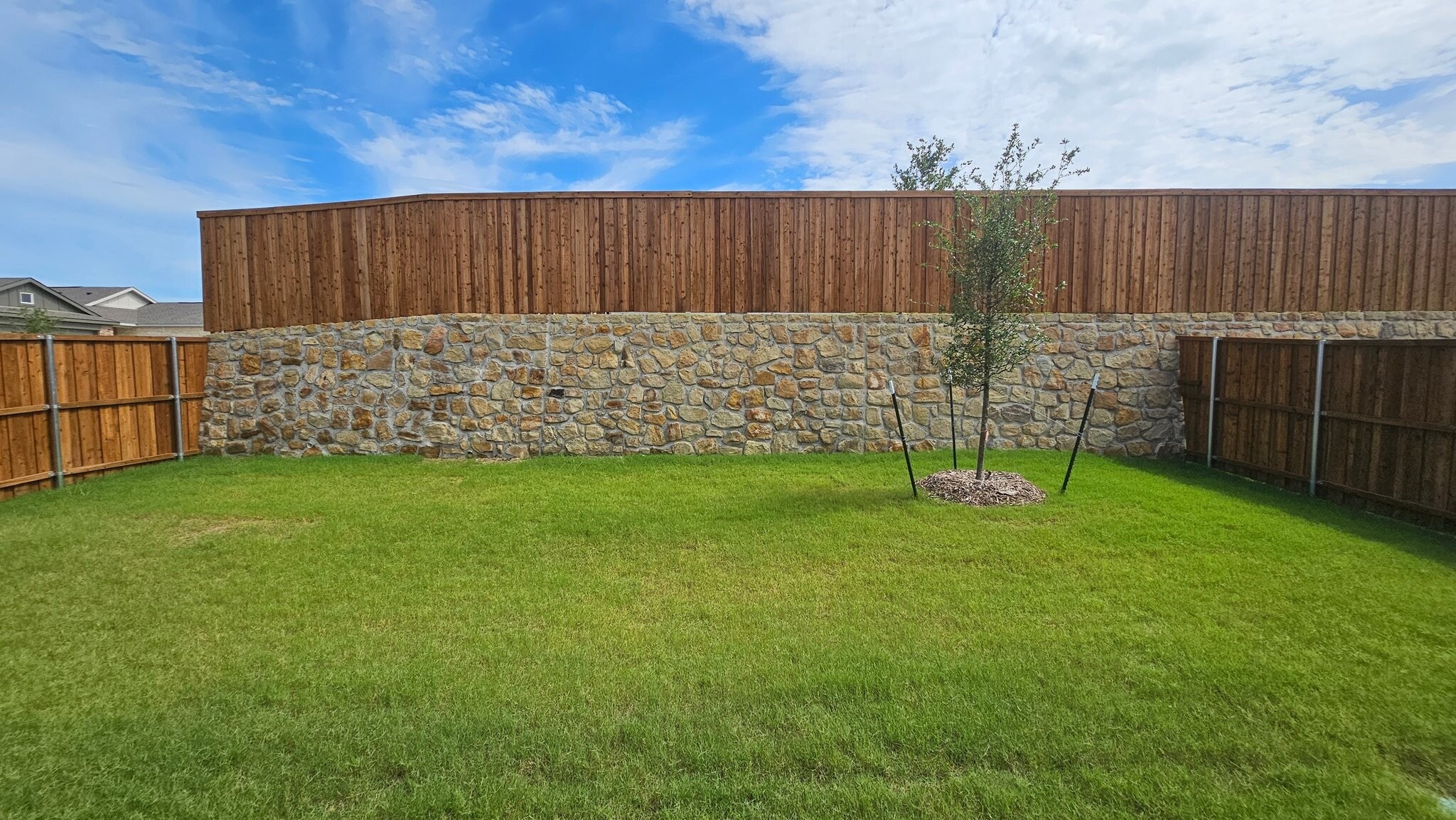 Building Photo - 1600 Baron Ln