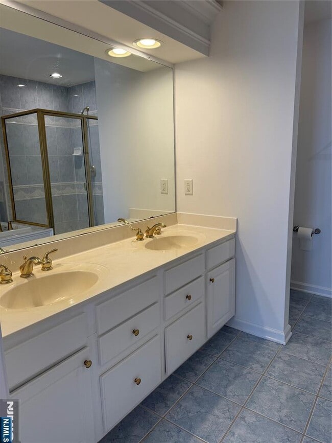 Building Photo - 12 Thistle Dr