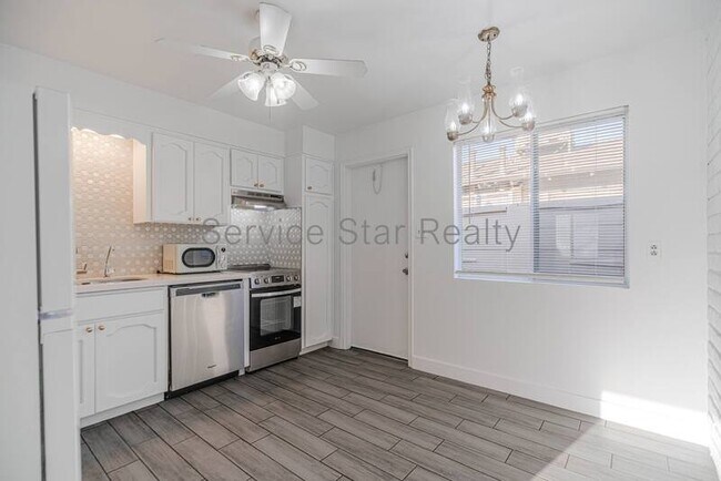 Building Photo - 518 E Huntington Dr