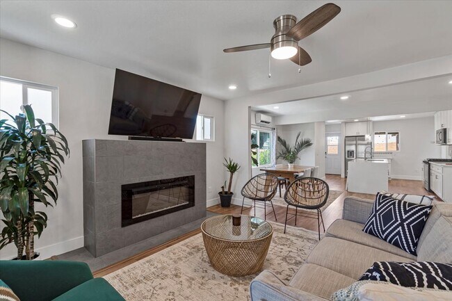 Building Photo - 5738 Ruthelen St