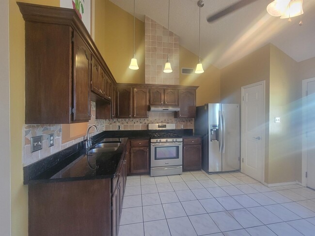 Building Photo - 702 Zebra Dr
