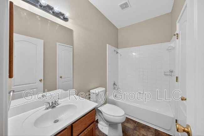 Building Photo - 216 Silver Wing