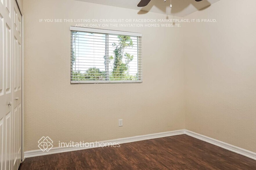 Building Photo - 1052 Mosaic St