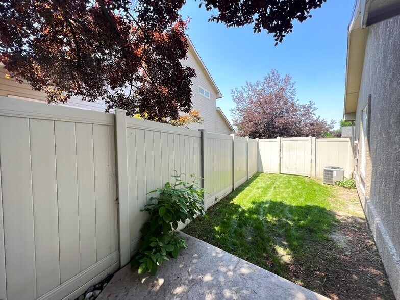 Building Photo - 3098 S Cadet Ln
