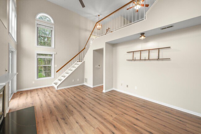 Building Photo - 8852 Thomas Lea Terrace
