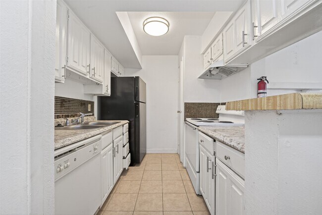 Building Photo - 6001 Reims Rd