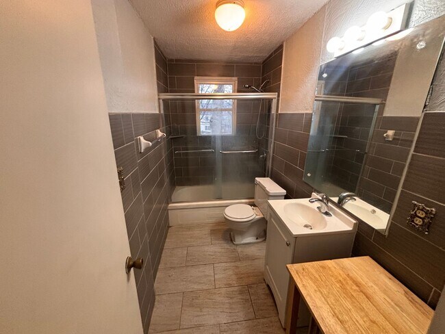 Building Photo - 124 39th Ave N