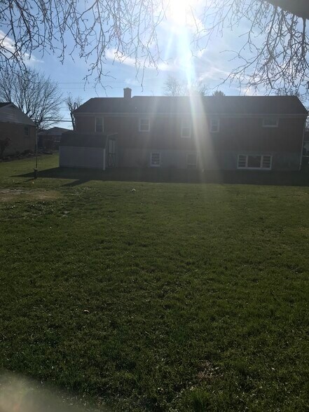 Building Photo - 625 E Queen St