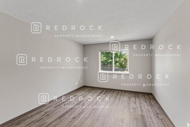 Building Photo - 710 Jones Ln