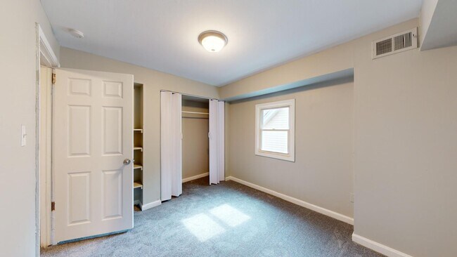 Building Photo - Old Brooklyn Area - 4 Bedroom - 1 Bath - Single Family Home