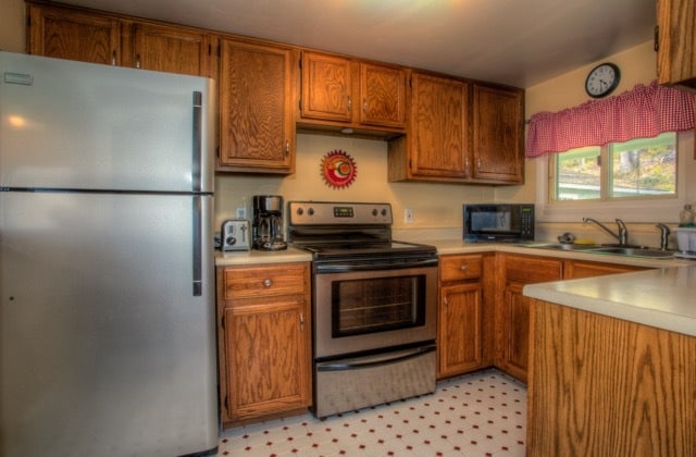 Building Photo - 560 Riceville Rd