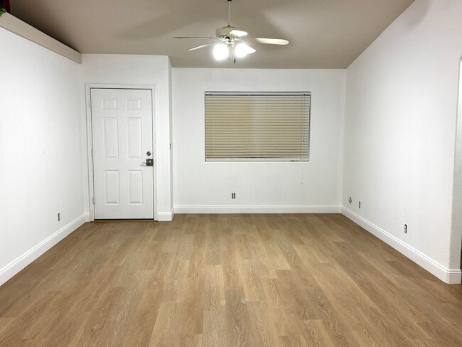 Building Photo - 1215 Mohican Dr