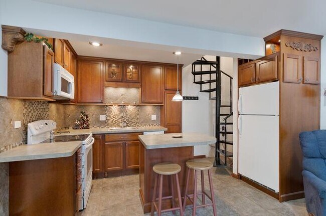 Building Photo - 11 St Thomas Colony St