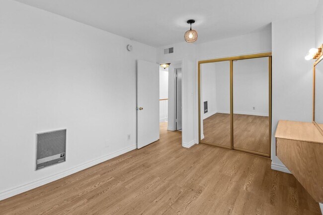 Building Photo - 4610 Densmore Ave