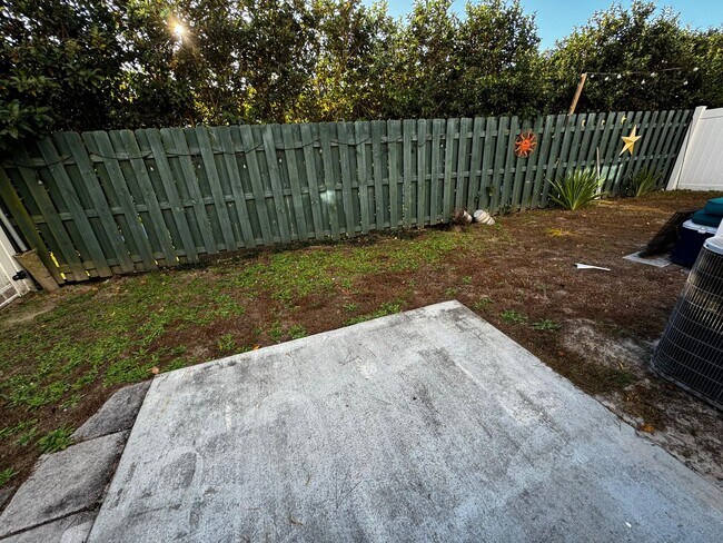 Building Photo - Highly Desirable Richmond Hill Townhome with 3 Bedroooms