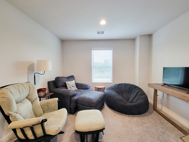 Building Photo - 2 Story Home in the Crown Point Community!...