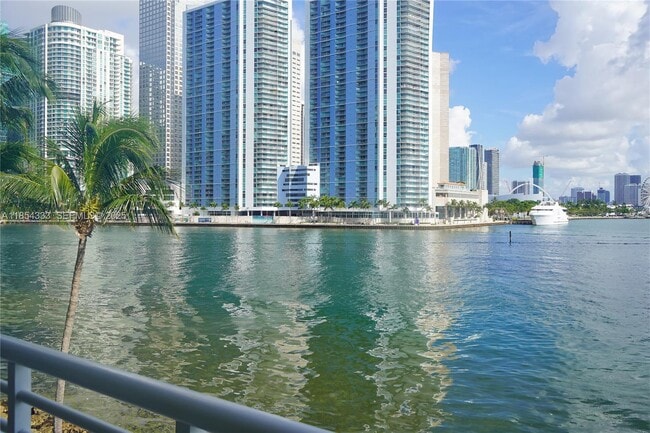 Building Photo - 848 Brickell Key Dr