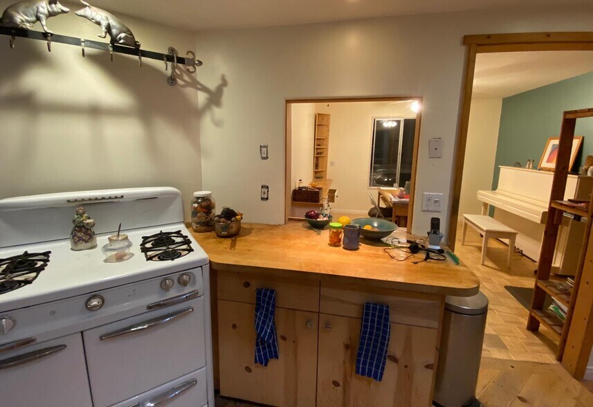 Maple butcher block counter - 1206 Supi Ln