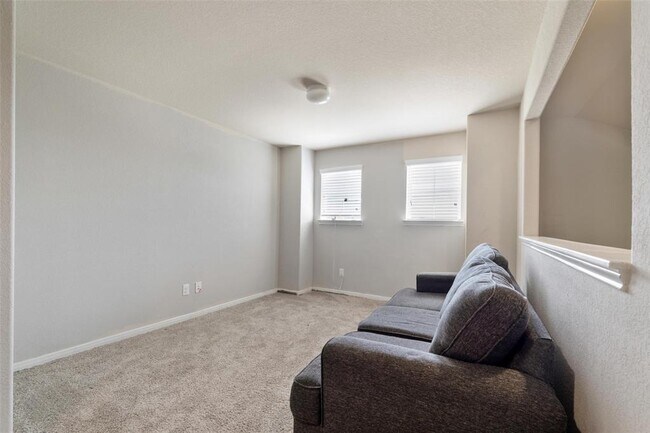 Building Photo - 2910 High Garden Ln