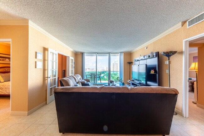 Building Photo - 4001 S Ocean Dr