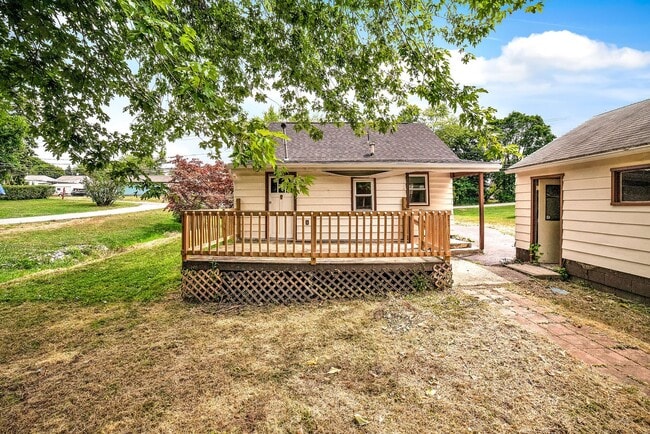 Building Photo - Coming Soon! Charming Cape Cod Near Coloni...