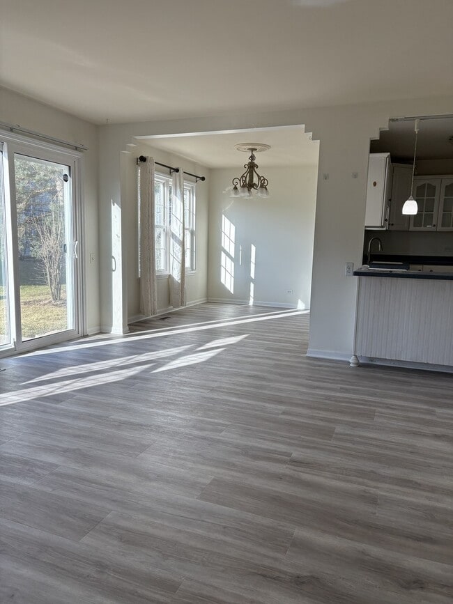 Building Photo - 711 Savannah Ln