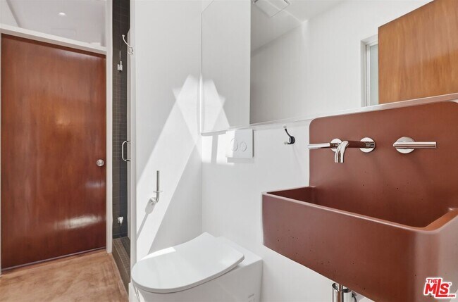 Building Photo - 444 S Windsor Blvd