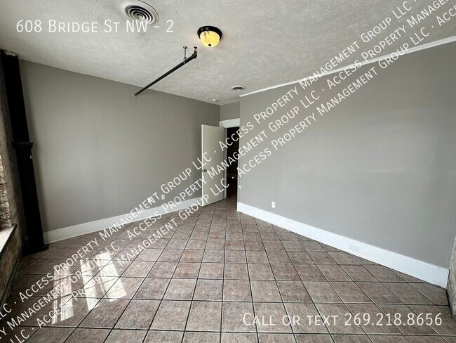 Building Photo - 608 Bridge St NW